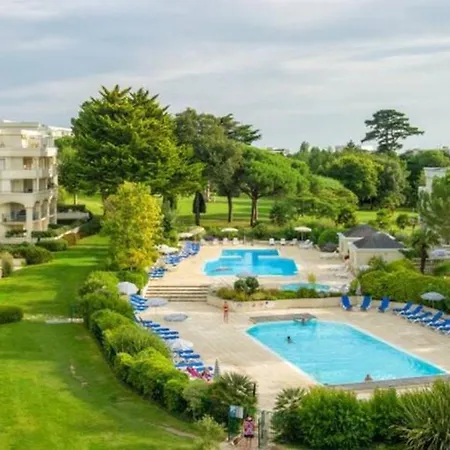 Avec Piscine à 300m De La Résidence Royal Park *